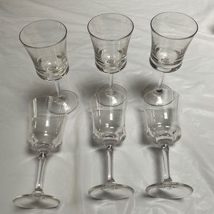 Beautiful plastic wine glass’s like new condition